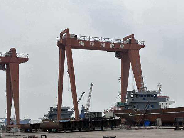 福建廈門造船門式起重機(jī)廠家造船門式起重機(jī)操作靈活性好