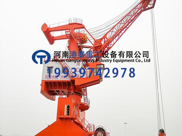 不同類型的門座式起重機(jī)適用的水域環(huán)境有何區(qū)別