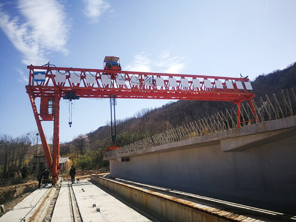 湖南永州30噸20米跨龍門(mén)吊出租半年多少錢(qián)
