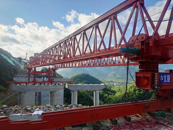 河北承德導(dǎo)梁式架橋機廠家 架橋機100噸月租價格